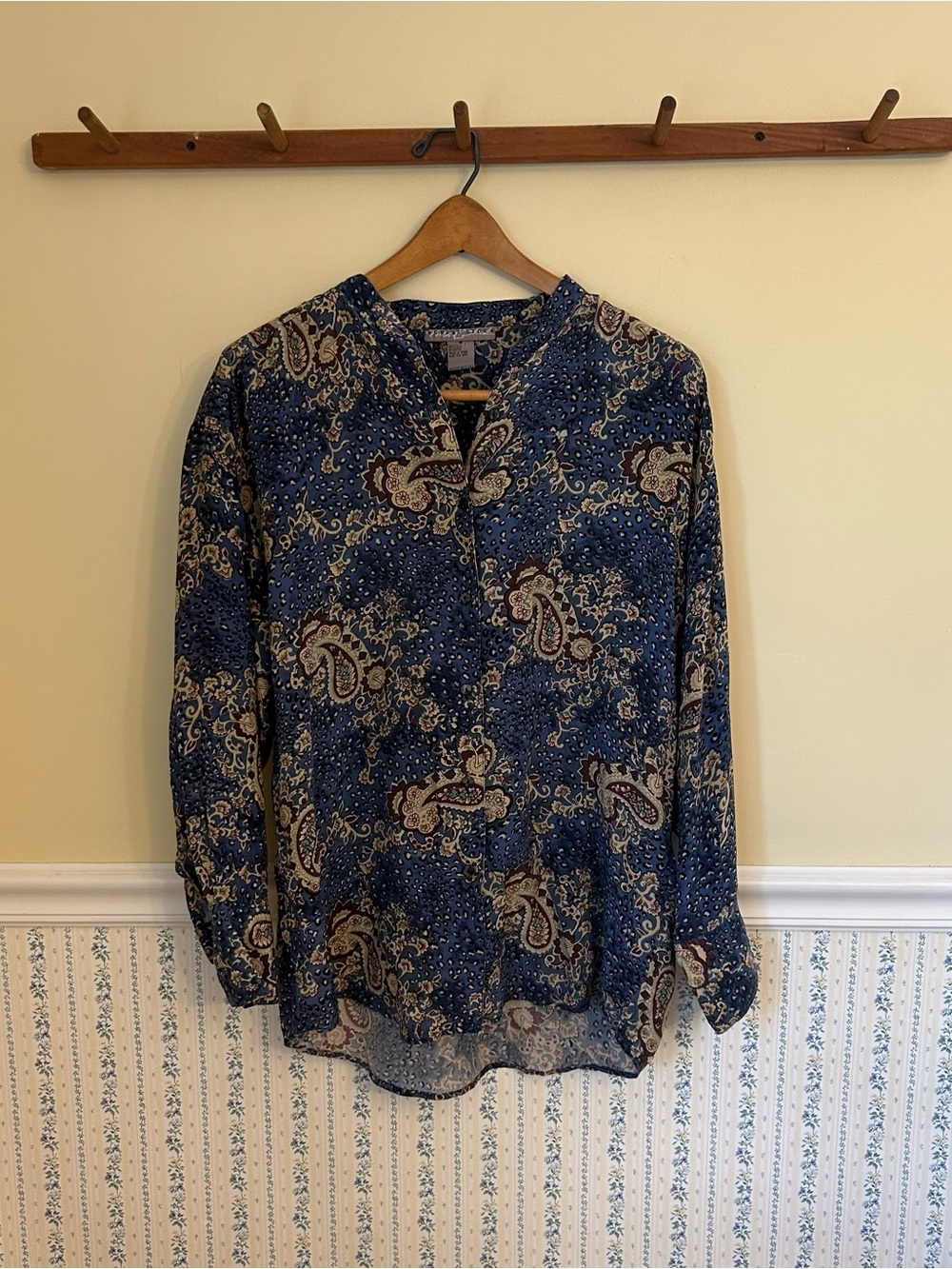VINTAGE Robert Stock Patterned Button Down Blouse Top